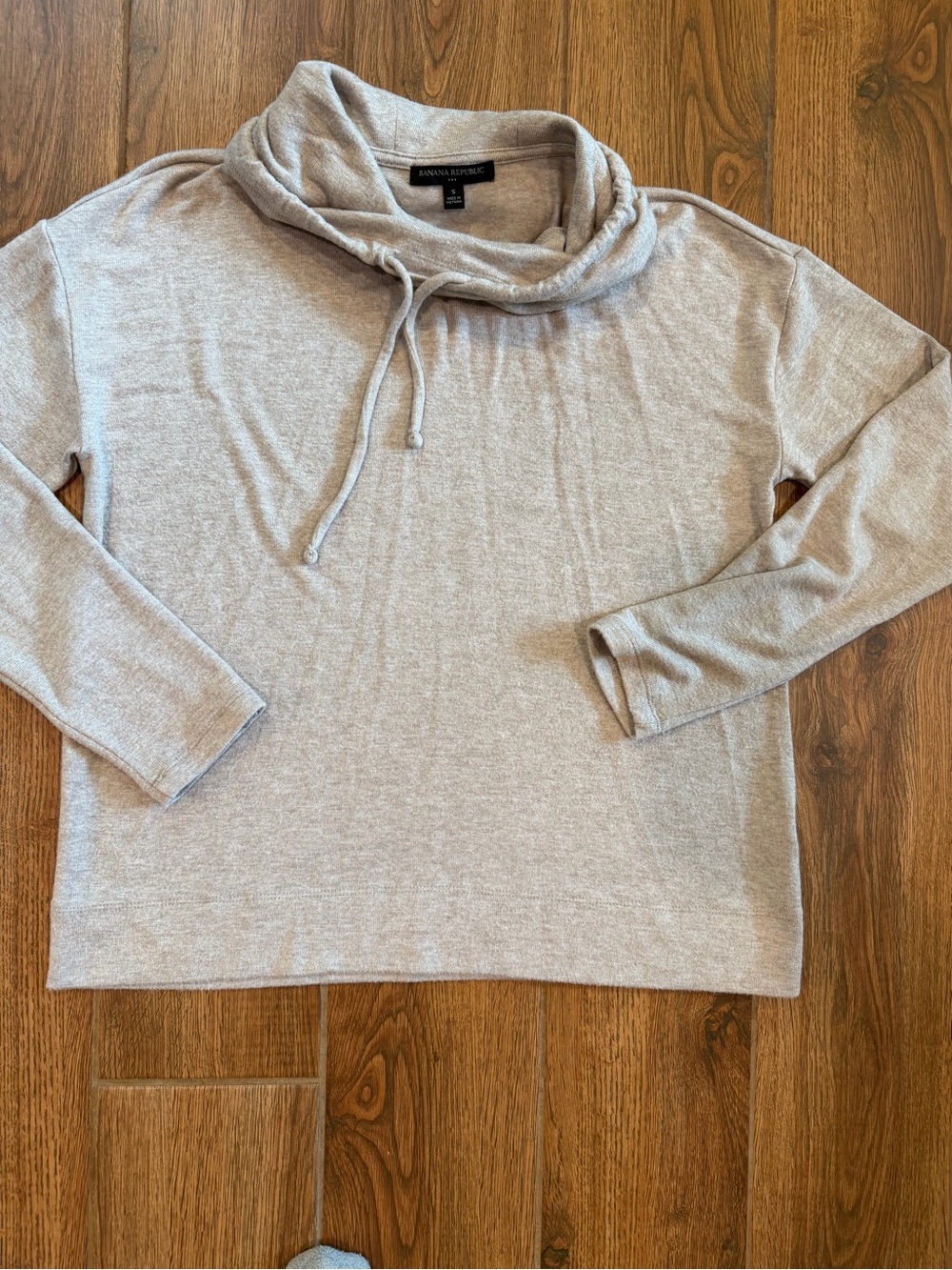 Banana Republic oatmeal Cowl Neck Drawstring Sweater / women’s small